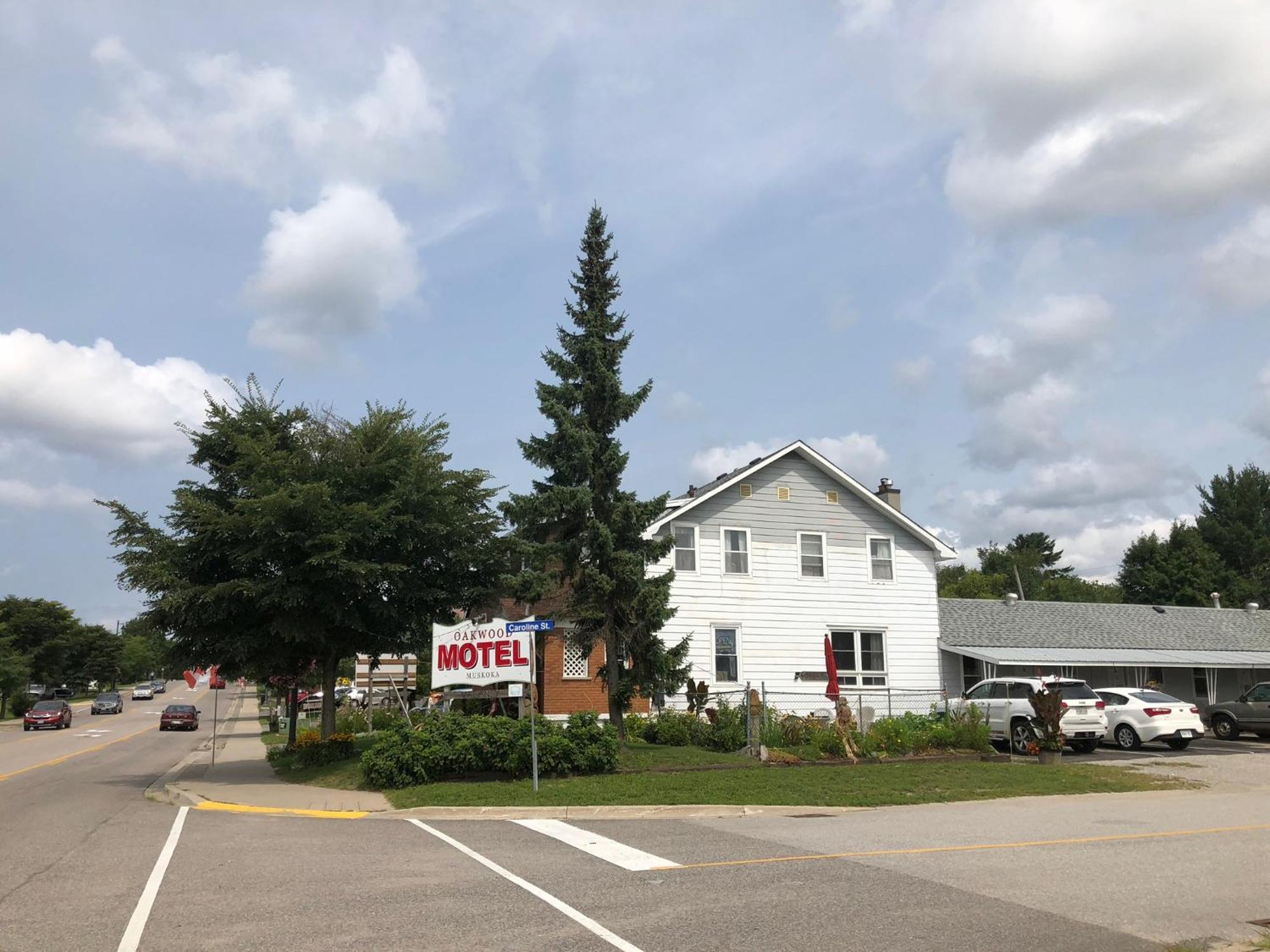 Oakwood Motel Gravenhurst Eksteriør bilde